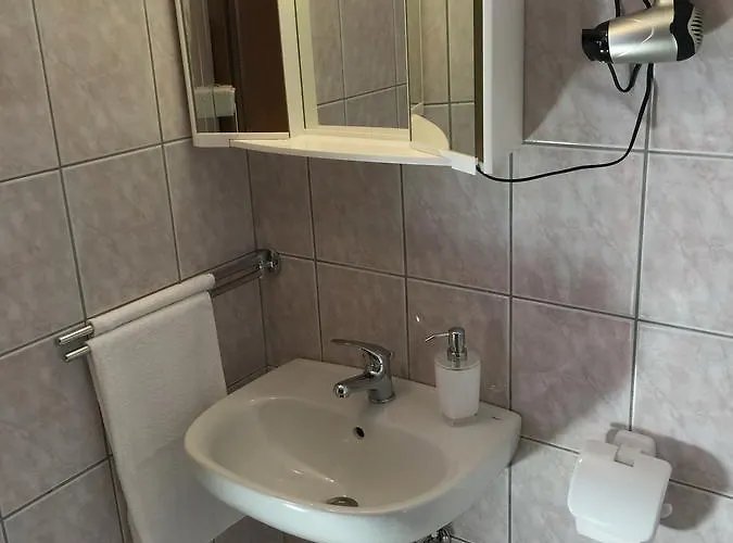 Pansion Ruza 3* Novi Vinodolski