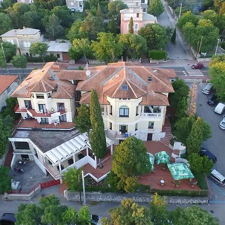 Pansion Ruza 3* Novi Vinodolski