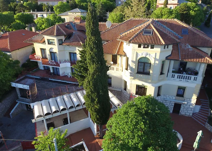 Pansion Ruza 3* Novi Vinodolski